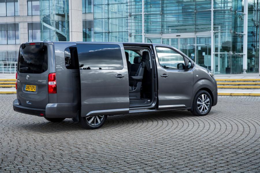  Toyota ProAce Verso VIP 2018 года  (UK) (фото 24 из 30)